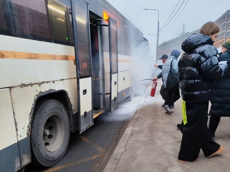 В Звенигороде на ЦКАД неожиданно задымился автобус