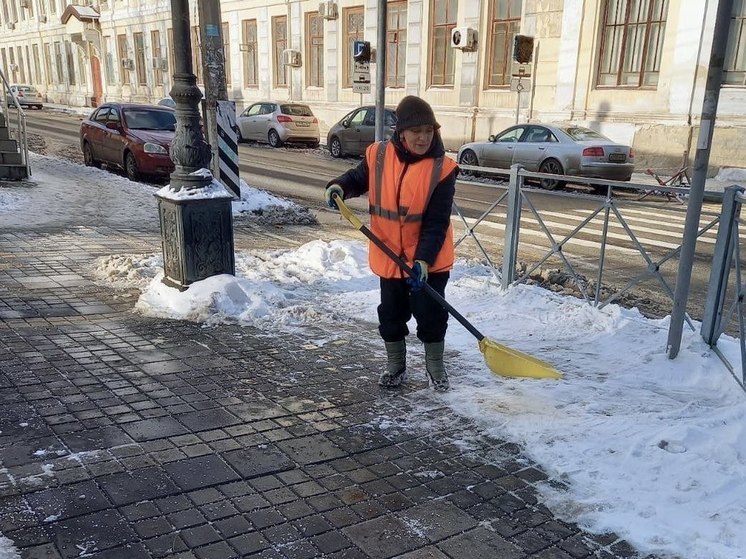 Коммунальщики в Симферополе обработали почти 770 километров дорог реагентами