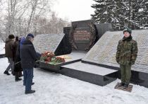 2 февраля в истории нашей страны отмечают День воинской славы — годовщина разгрома советскими войсками немецко-фашистских войск в Сталинграде. В этом году данному событию исполняется 82 года. В память о защитниках города на Волге цветы возложили представители органов власти, ветераны, общественных и военно-патриотических объединений, горожане.