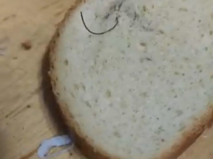 В Уфе семья купила хлеб с кусочками проволоки