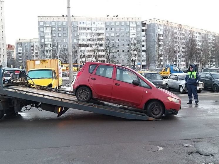 Пятеро водителей поедут искать свои машины в Апатиты из-за неправильной парковки