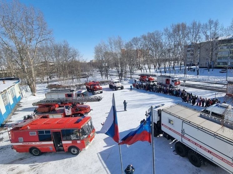 Шестиквартирный дом загорелся в поселке на севере Забайкалья