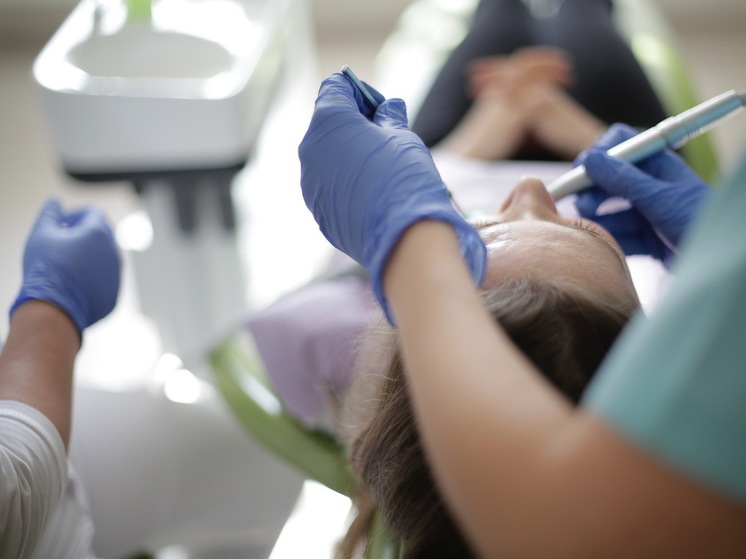 Медик Лапушкина назвала основные причины выпадения всех зубов