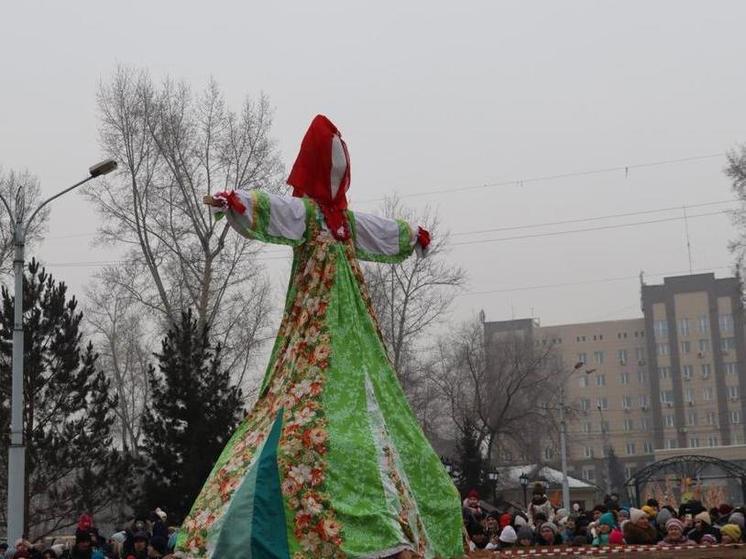 В столице Хакасии проводят зиму на праздничной ярмарке