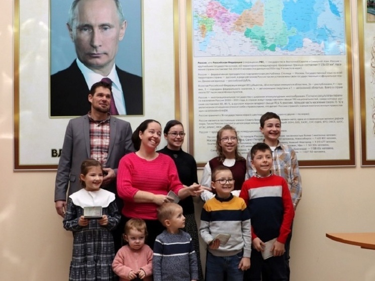 Канадская семья получила разрешение на проживание в Ниж области