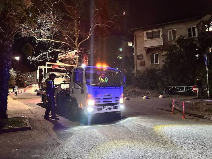 В Сочи усилена эвакуация транспорта, припаркованного с нарушениями