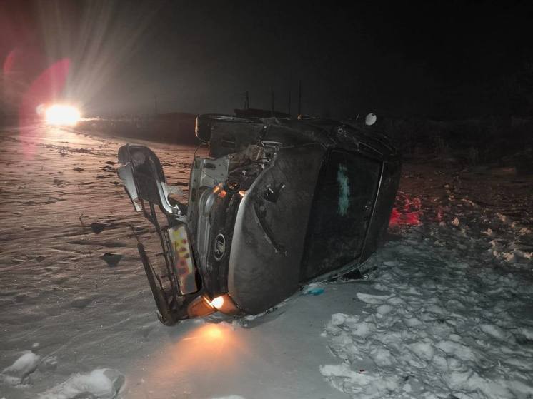 Под Воронежем девушка и юноша пострадали в перевернувшемся автомобиле