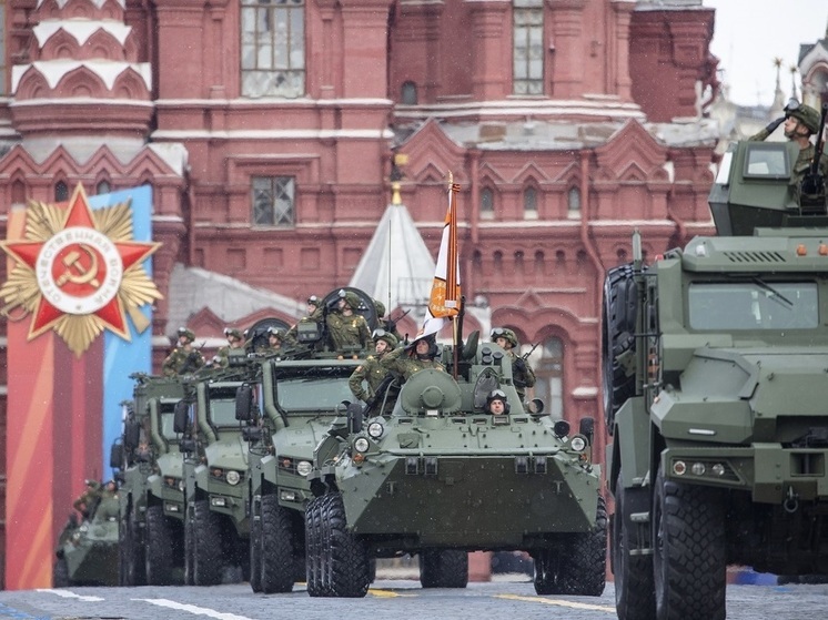 «Праздник должен быть славным»: эксперт Латышев оценил возможных гостей на параде Победы 9 мая