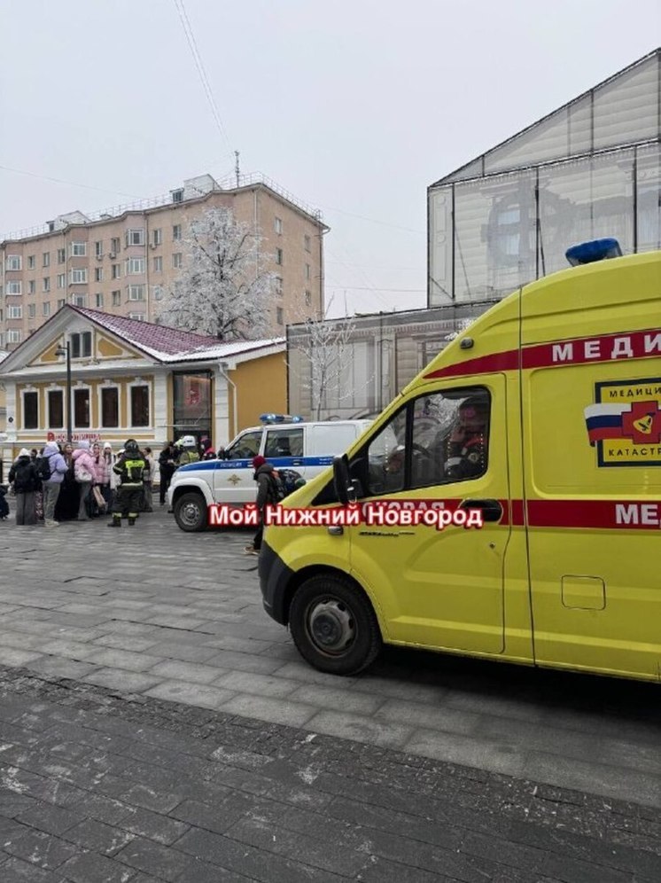 Человек в балаклаве собрал вокруг себя полицию в Нижнем Новгороде