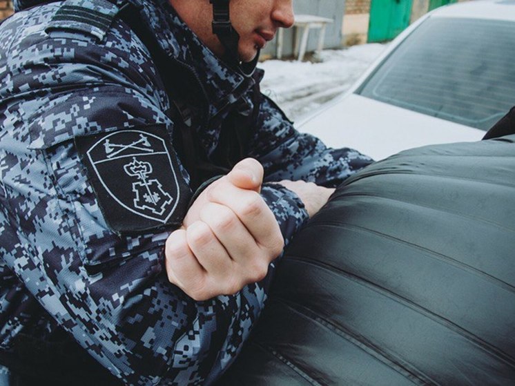 Пензенские росгвардейцы усмирили пьяного дебошира в ночном баре