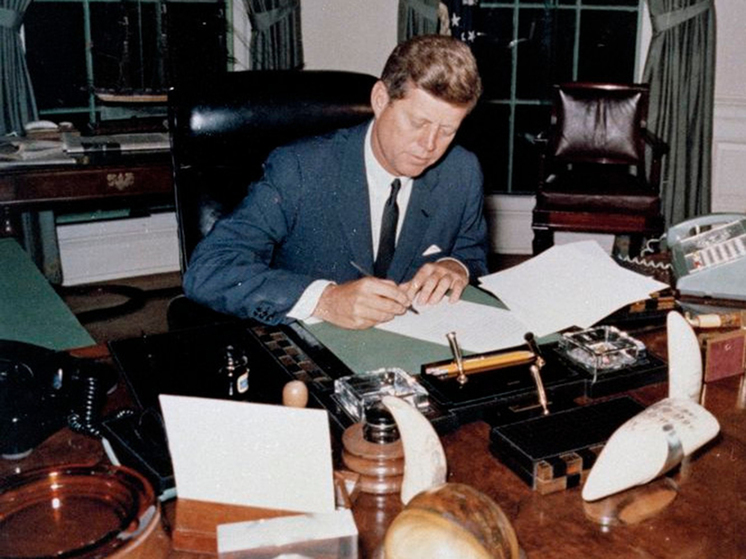 План Трампа опубликовать секретные документы об убийстве Джона Кеннеди начал осуществляться