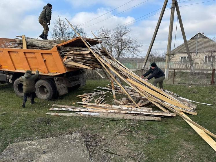 Рязанцы обеспечили дровами семью из Верхнего Рогачика на Херсонщине