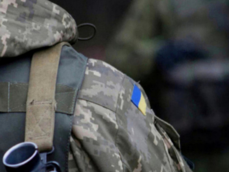 Появилось видео с громящими гараж жителя Курской области бойцами ВСУ