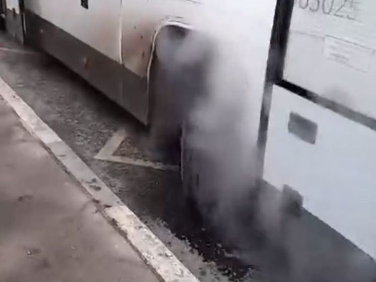 В Подмосковье еще один автобус вышел в рейс и задымился