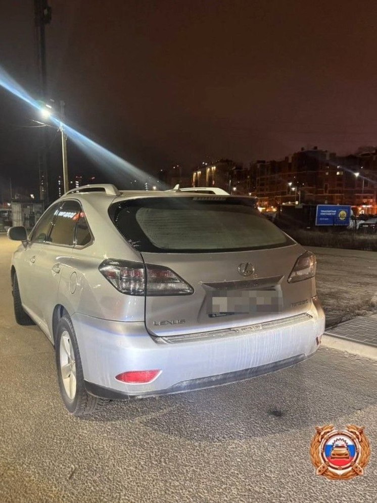 Тверские автоинспекторы остановили пьяную женщину на Lexus