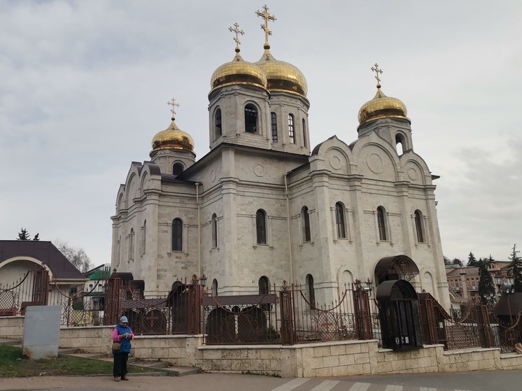 По народному календарю, 12 февраля 2025 года отмечается Васильев день, православная церковь вспоминает святого Василия Великого, известного также под именем Василия Кесарийского. Он почитается наряду с Иоанном Златоустом и Григорием Богословом. Поскольку всех их вспоминают 12 февраля, праздник также называется Трехсвятием.