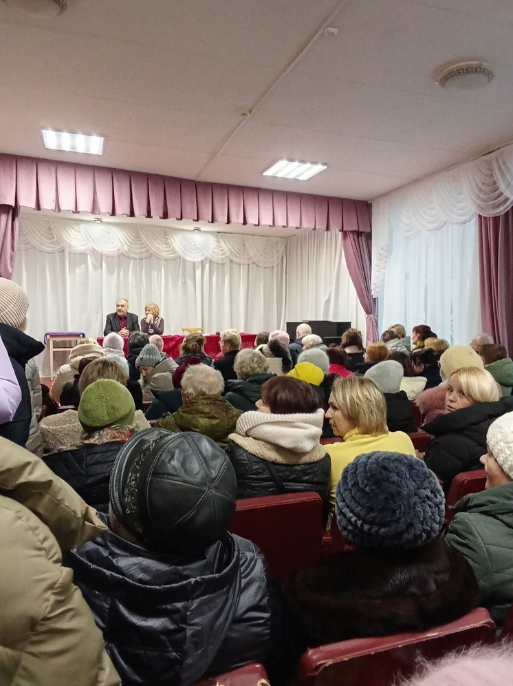 Жители поселка Пиндуши выступили против объединения в округ