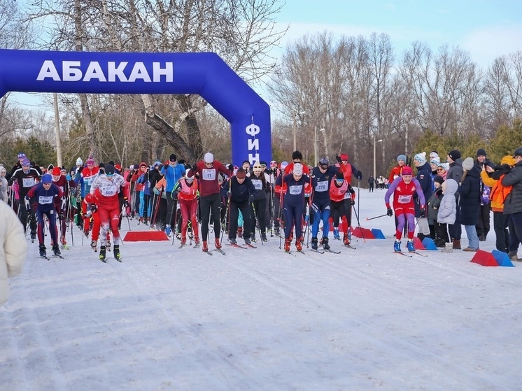На центральный старт массовой лыжной гонки в Хакасии вышли больше 300 спортсменов
