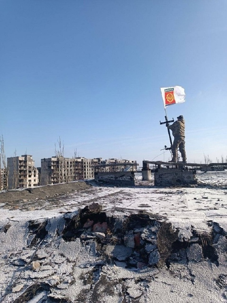 В Дзержинске ДНР установили флаг нижегородского Дзержинска