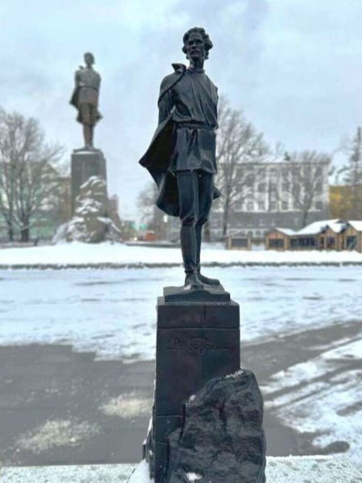 В третий раз вандалы уничтожили памятник Горькому в Нижнем Новгороде