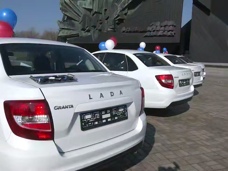 Ветераны СВО из ДНР получили ключи от новых автомобилей