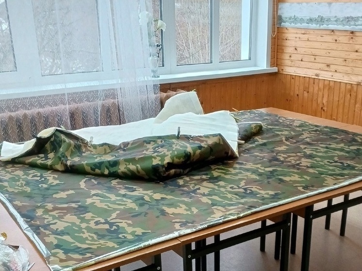 Ветераны региона шьют антидроновые одеяла для вологодских бойцов