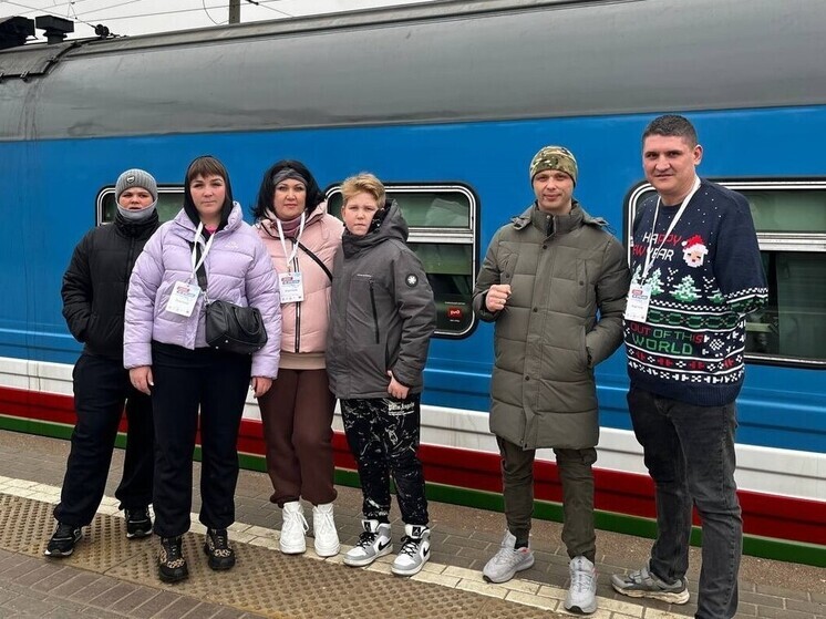 Герои СВО из Тверской области путешествуют на туристическом поезде «Зимняя сказка»