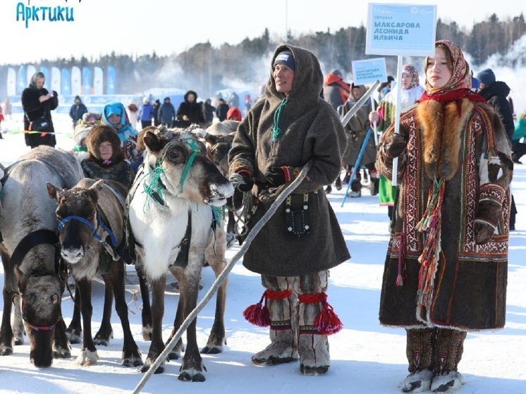 В Шурышкарском районе дети в лучших костюмах сопроводят упряжки на Дне оленевода