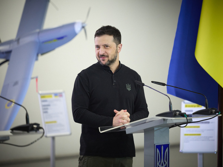 Захарова: к "параноидальному бреду" Зеленского нельзя серьезно относиться