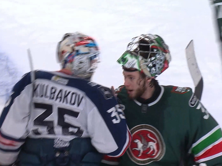 Хоккейный матч «Ак Барса» и «Торпедо» закончился потасовкой вратарей