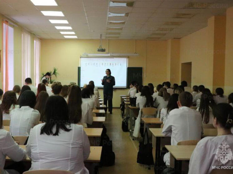 В Орле МЧСники провели мастер-класс для студентов-медиков