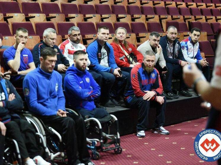 Запорожская спортсменка борется за победу на Чемпионате России по пара-армрестлингу