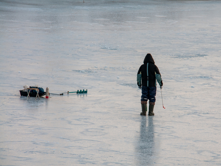 Общественник Курдесов предложил ввести штрафы за зимнюю ловлю в опасных местах