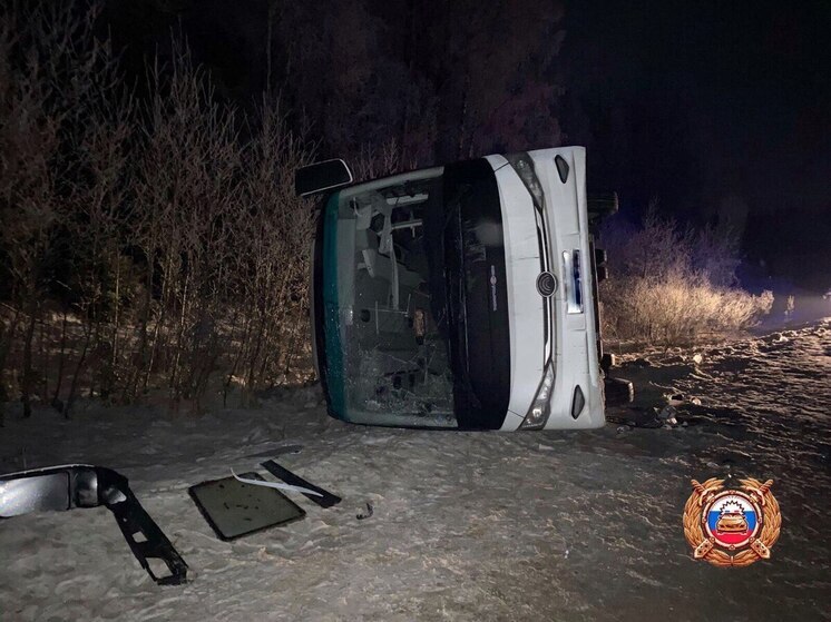 В ГАИ опубликовали фотографии с места ДТП с пассажирским автобусом в Тверской области