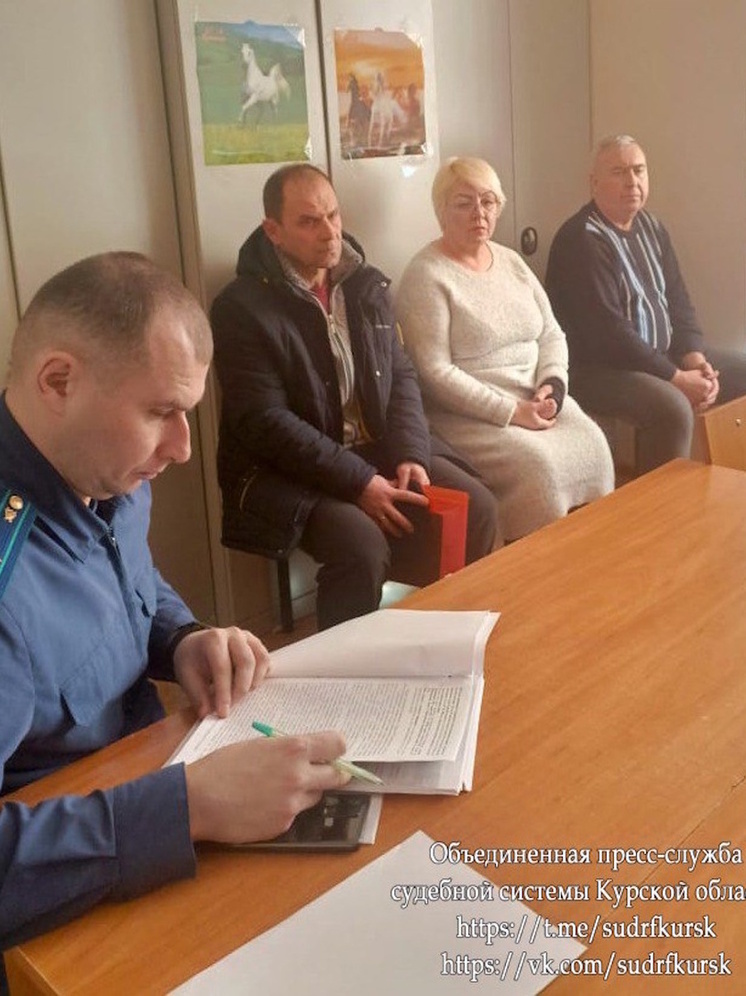 В Рыльске мужчина получил принудительные работы за угрозы топором жене