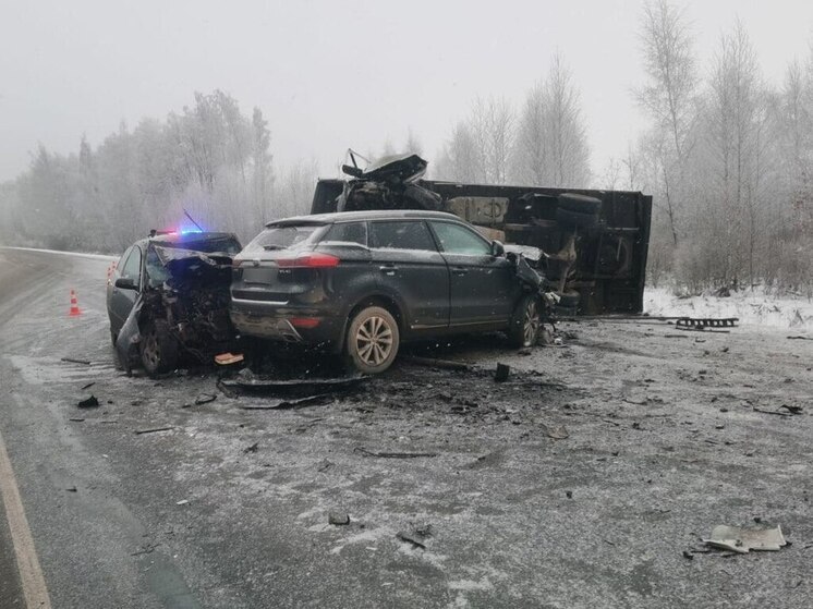 Двое мужчин погибли в тройном ДТП в Липецком районе