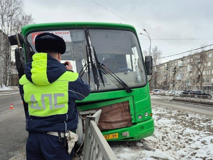 В Екатеринбурге пассажирка автобуса получила многочисленные травмы
