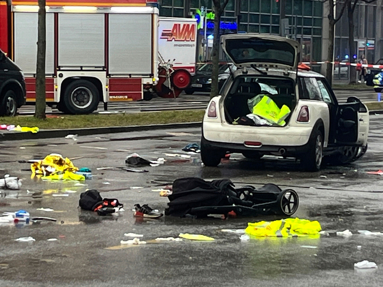 Количество пострадавших в результате наезда автомобиля на толпу людей в Мюнхене увеличивается