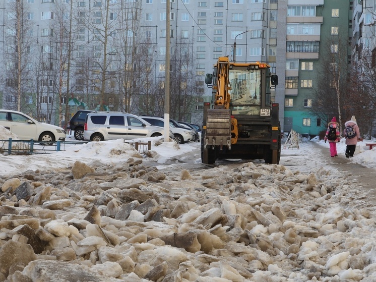 Городские службы Северодвинска борются с наледью и колейностью на дорогах