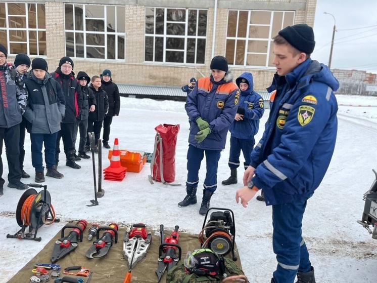 Во втором корпусе Чебоксарского электромеханического колледжа Чувашии состоялся &laquo;Урок мужества&raquo;, который прошел в рамках месячника, посвящённого оборонно-массовой, патриотической и спортивной работе