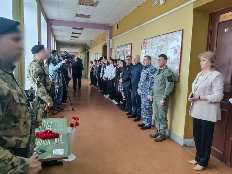 При поддержке «Единой России» в ярославской школе №43 открыли «Парту Героя»