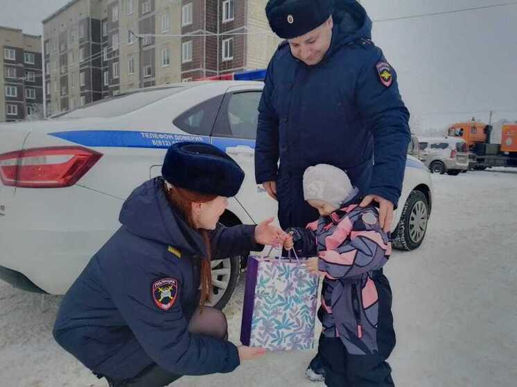 Полицейские исполнили мечту 3-летней девочки из поселка Кикерино