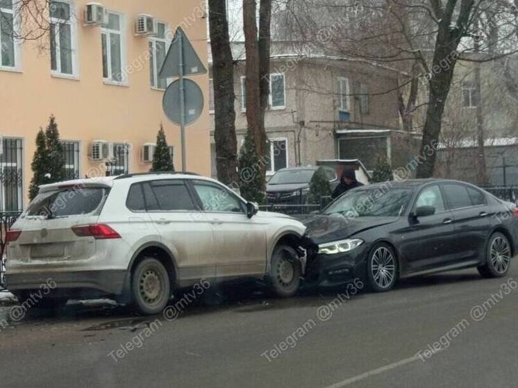 На Бахметьева в Воронеже произошло ДТП