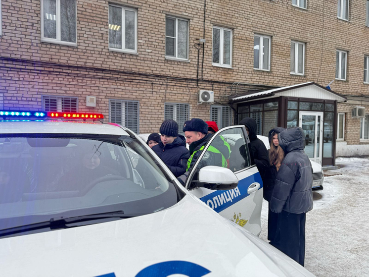 Полицейские Смоленского района присоединились к информационной акции «Будь в форме»