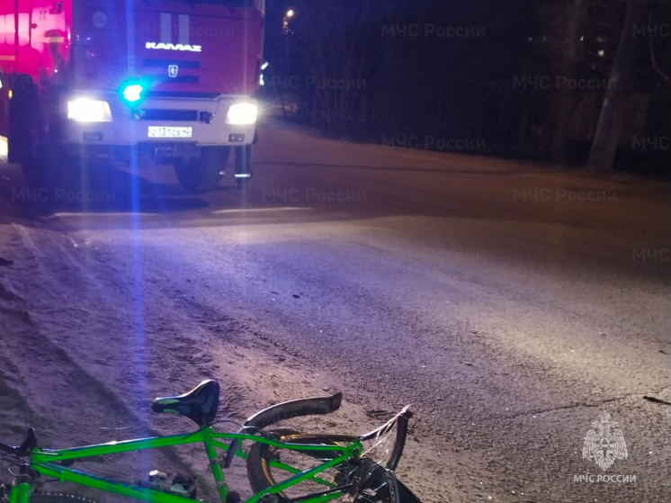 В Калуге Renault Logan столкнулся с велосипедистом