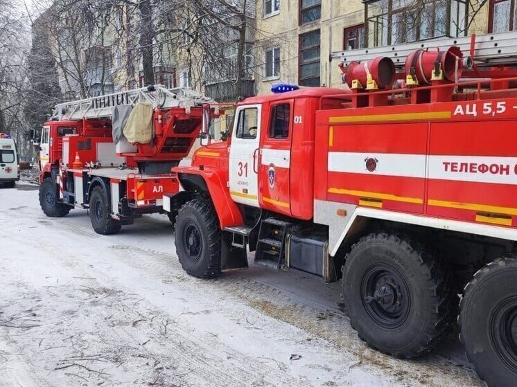В Плеханово 11 сотрудников МЧС тушили пожар в квартире