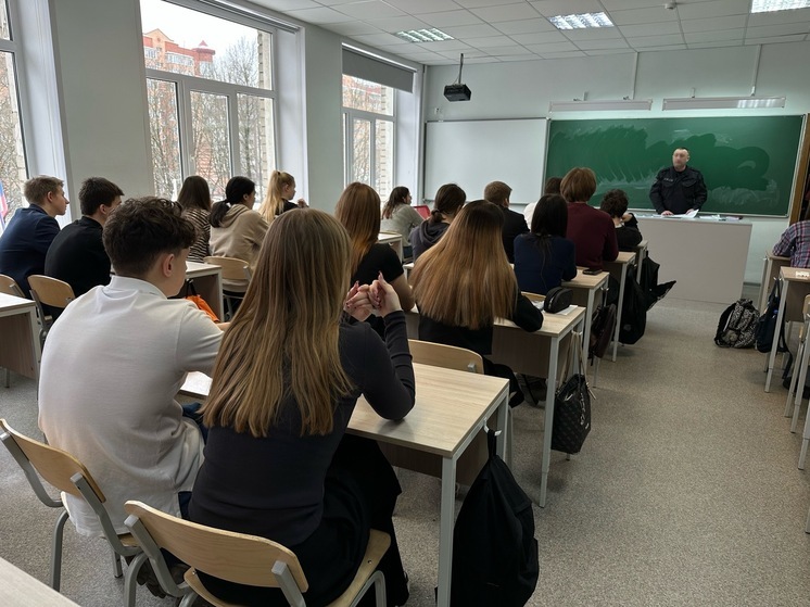Псковский росгвардеец провел занятия по профориентированию