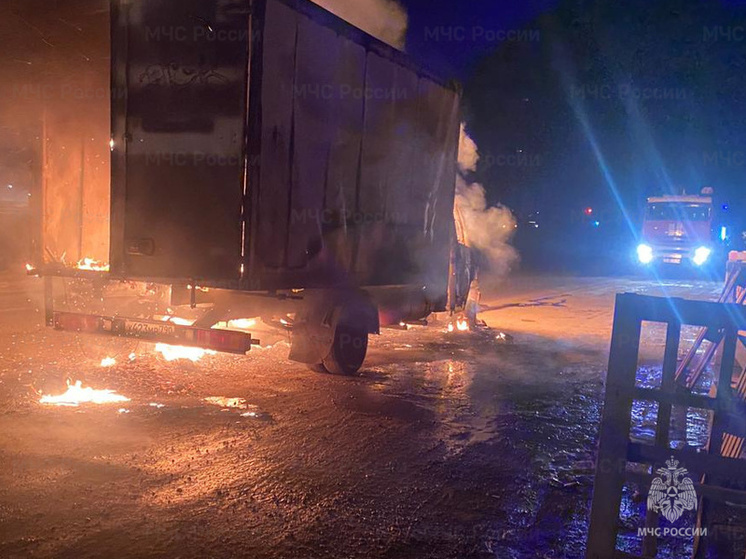 На трассе под Боровском сгорел грузовик