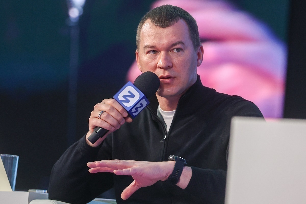 Дегтярев назвал Большунова "царем лыж"