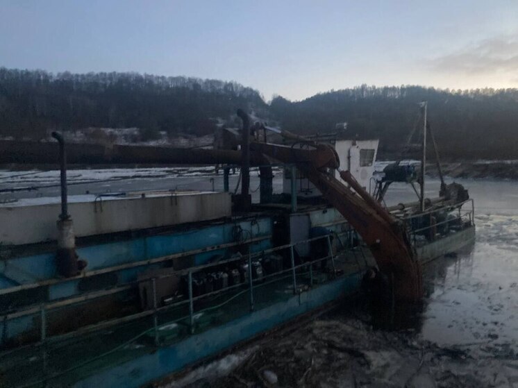 В Калуге погиб машинист при падении экскаватора в воду